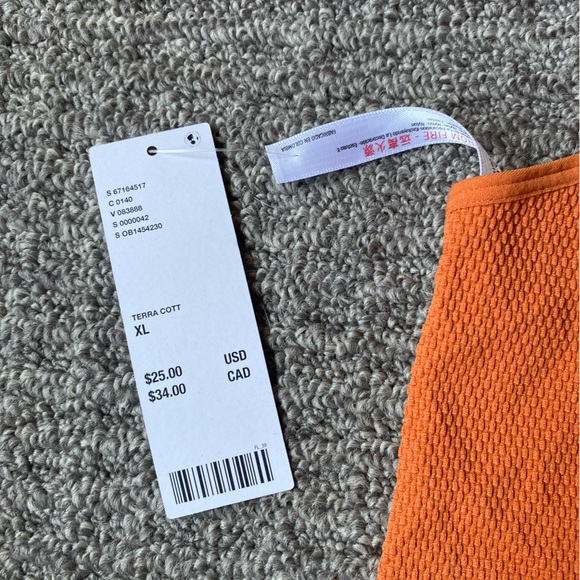 🩵Urban Outfitters top. ✨3 FOR $20✨ - Picture 2 of 4